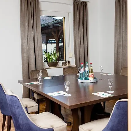 Hotel Restaurant Zwergschloesschen 3*